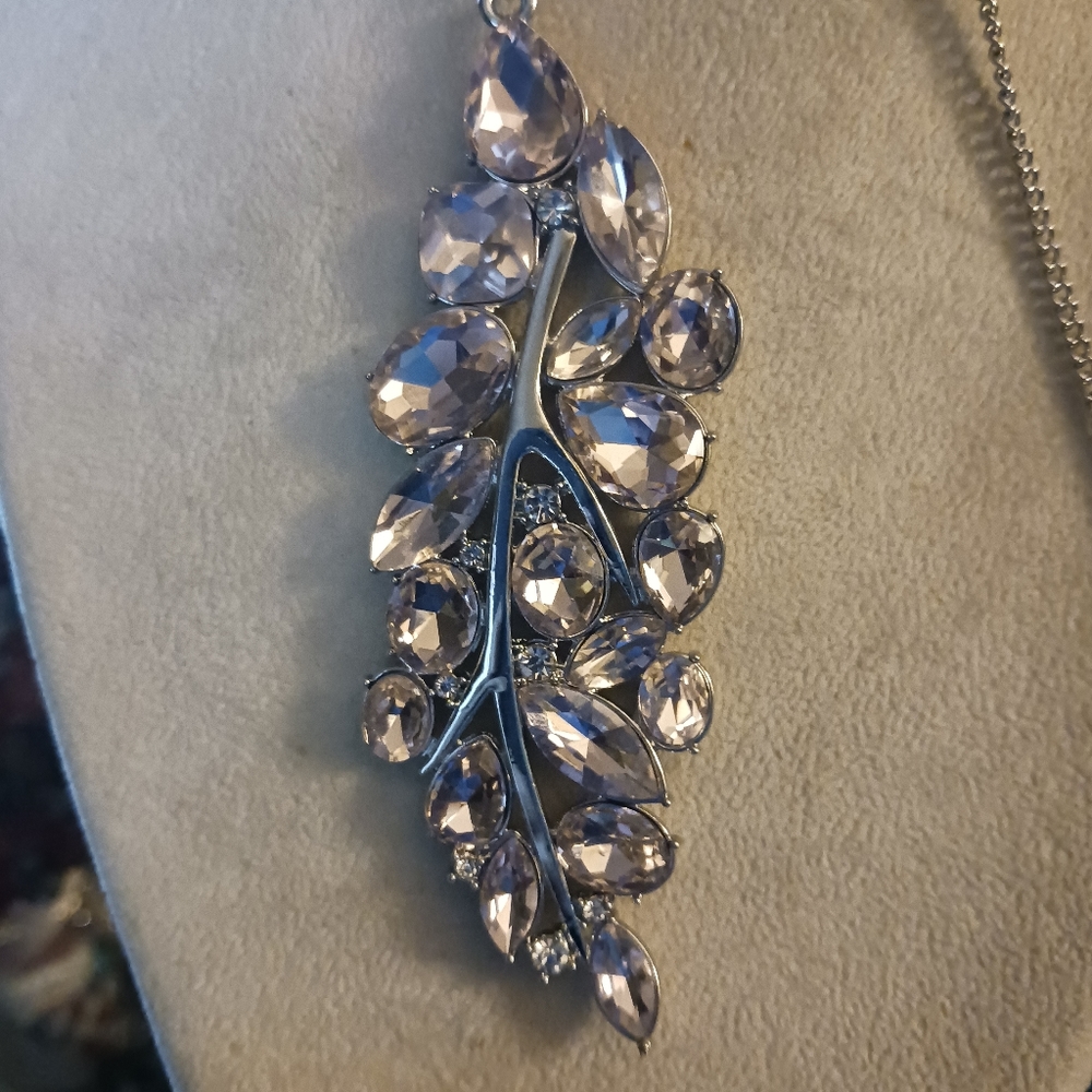Paparazzi Large diamond rhinestone leathe r 20 in necklace with earrings New